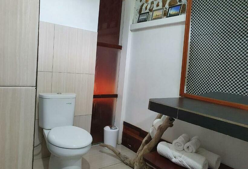 ペンション Amban Beach House