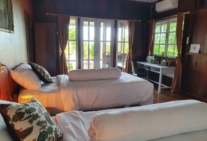 פנסיון Amban Beach House