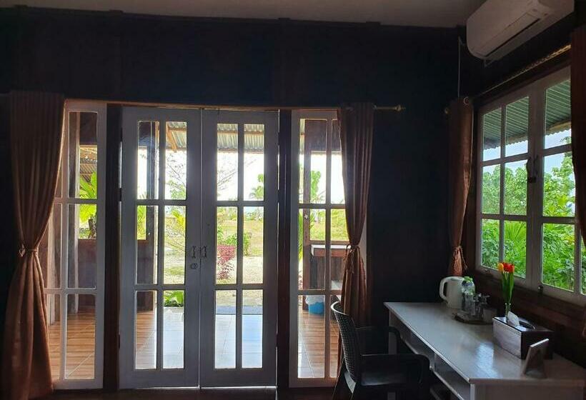 ペンション Amban Beach House