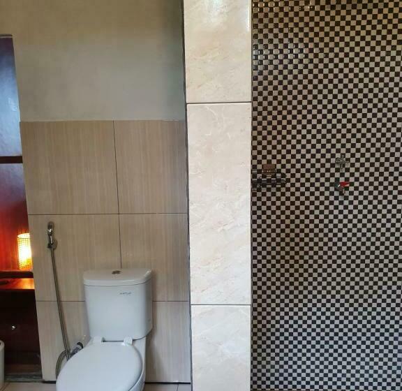 פנסיון Amban Beach House