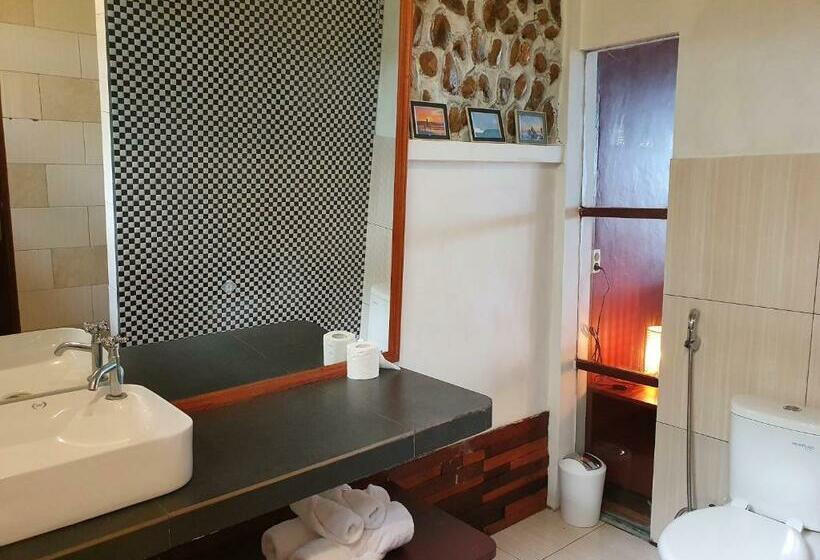 פנסיון Amban Beach House