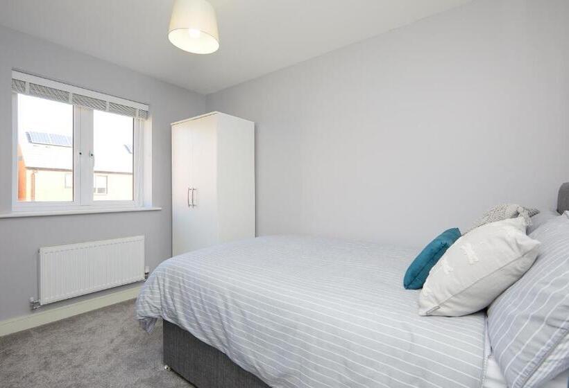 Royal Derby Hospital 3 Bed Town House