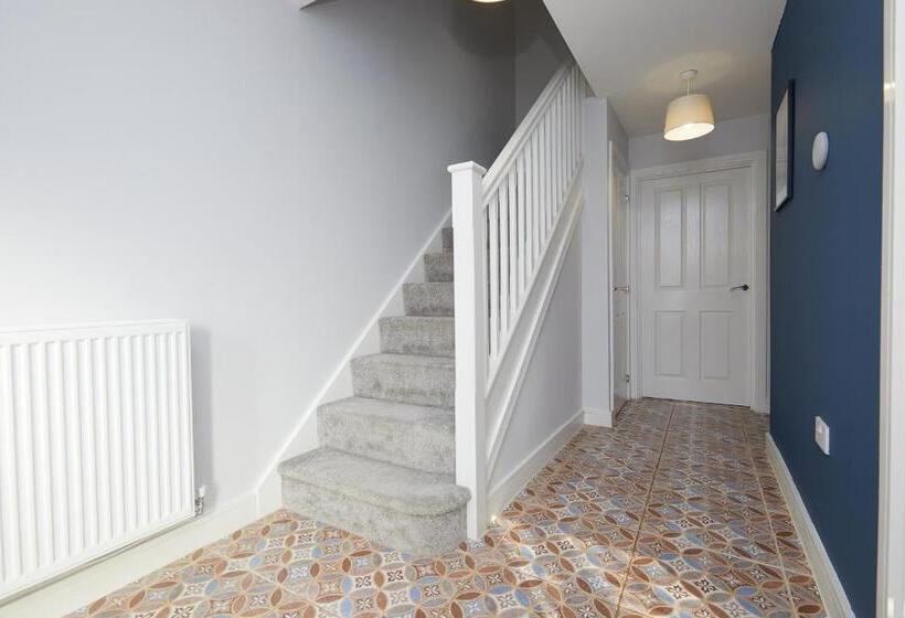 Royal Derby Hospital 3 Bed Town House