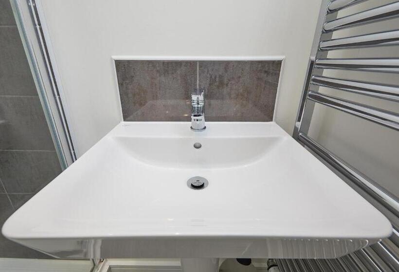 Royal Derby Hospital 3 Bed Town House