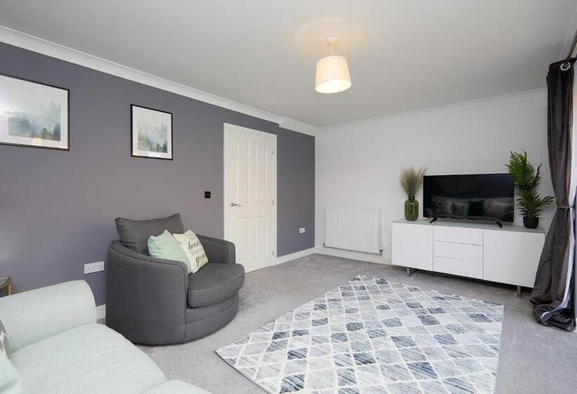 Royal Derby Hospital 3 Bed Town House