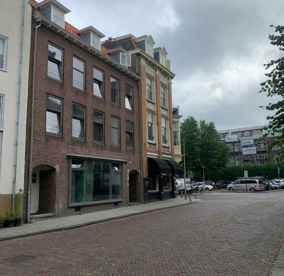 Stadshotel Aan De Ijssel In Hartje Deventer