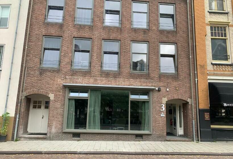 Stadshotel Aan De Ijssel In Hartje Deventer