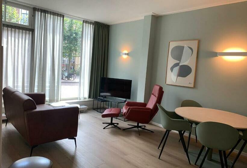 Stadshotel Aan De Ijssel In Hartje Deventer