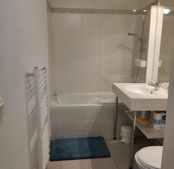 Superbe Appartement Avec Piscine Sauna Et Petite Vue Mer