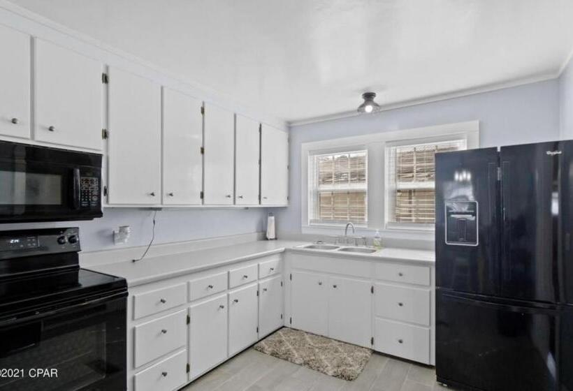 The Fifth Promise   A Cozy Lakehouse Retreat