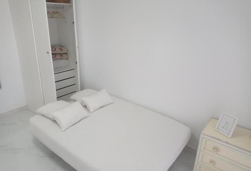 Tres Delfines Solo Familias Serviplaya