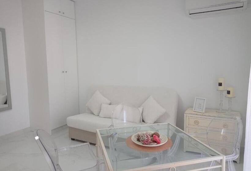 Tres Delfines Solo Familias Serviplaya