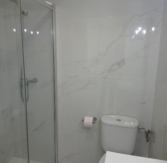 Tres Delfines Solo Familias Serviplaya