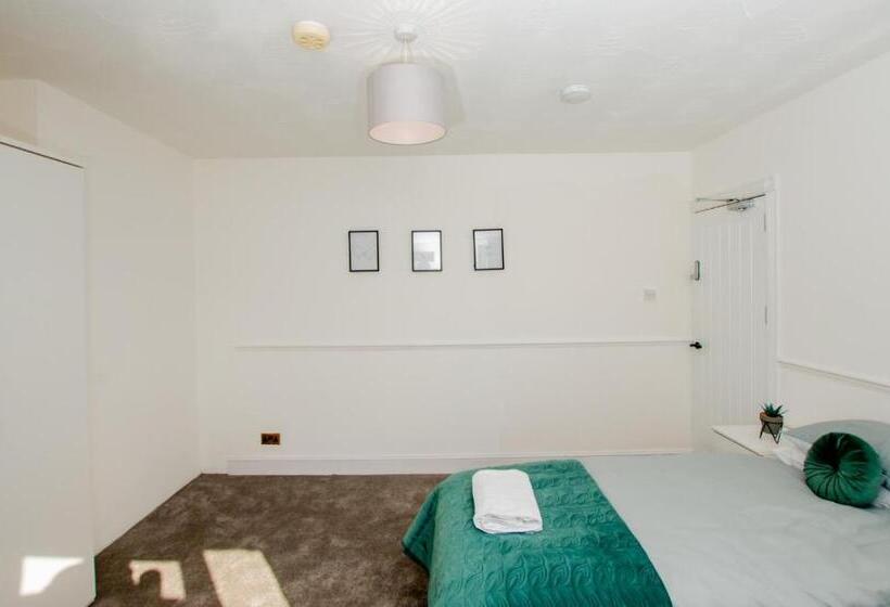 Ultimate Comfort 4 Bedroom Property For 7 People