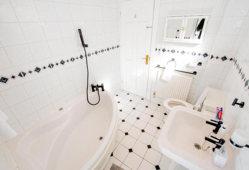 Ultimate Comfort 4 Bedroom Property For 7 People