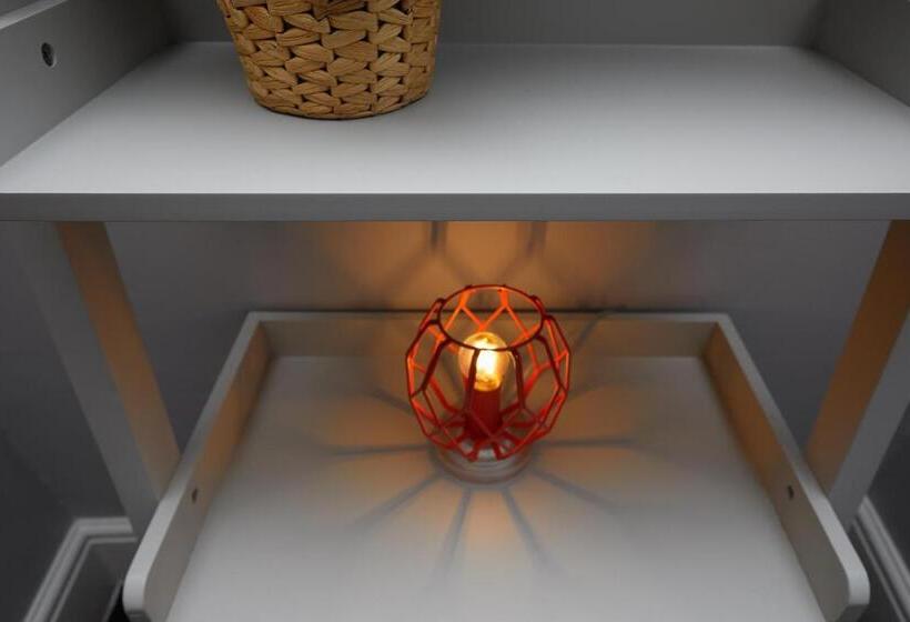 Large Derby Cathedral Town House   Sleeps 8 W Parking