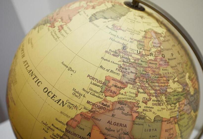 Large Derby Cathedral Town House   Sleeps 8 W Parking