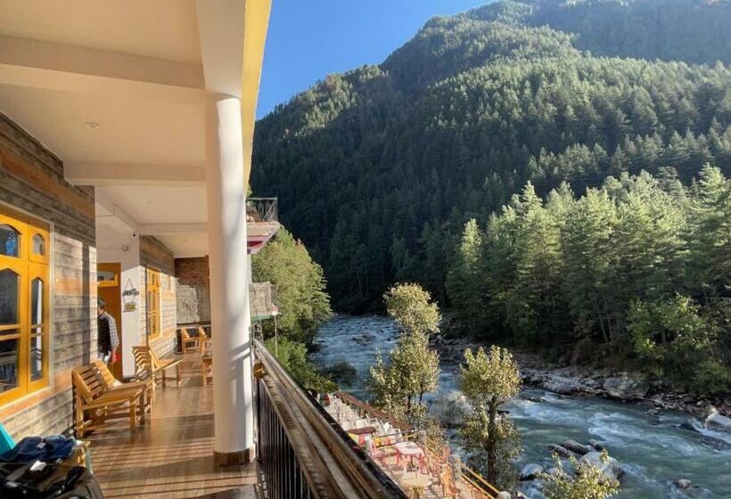 Wabi Sabi Riverside Hostel