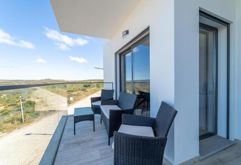 A Gaivota Walking Distance To Monte Clerigo And Amoreira Beaches