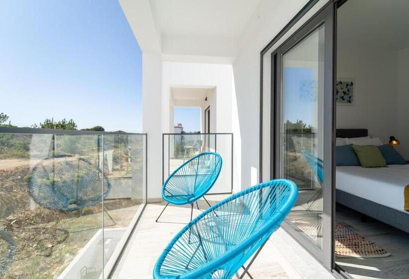 A Gaivota Walking Distance To Monte Clerigo And Amoreira Beaches