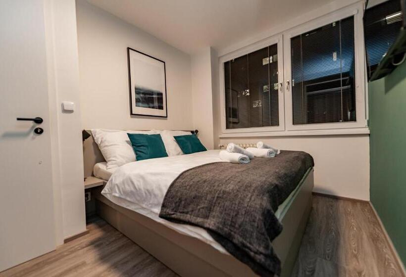 Apartments 4u: Kampus Upstairs Hradec Králové