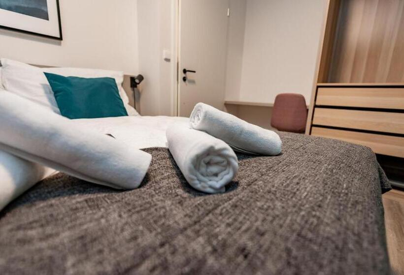 Apartments 4u: Kampus Upstairs Hradec Králové