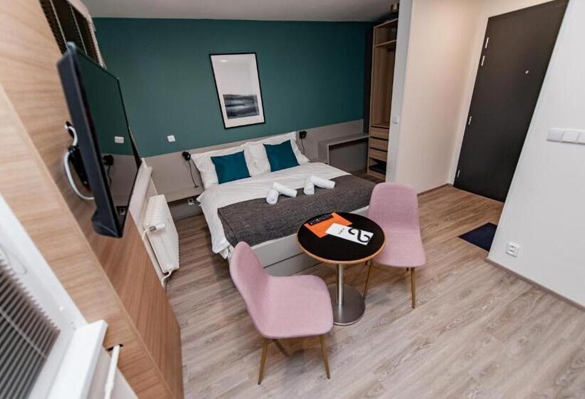 Apartments 4u: Kampus Upstairs Hradec Králové