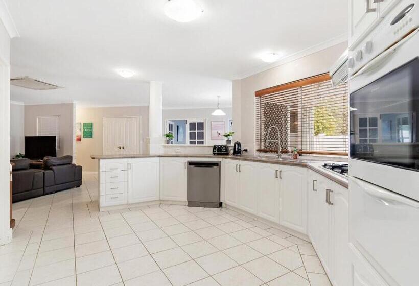 Aqua La Vista Mandurah