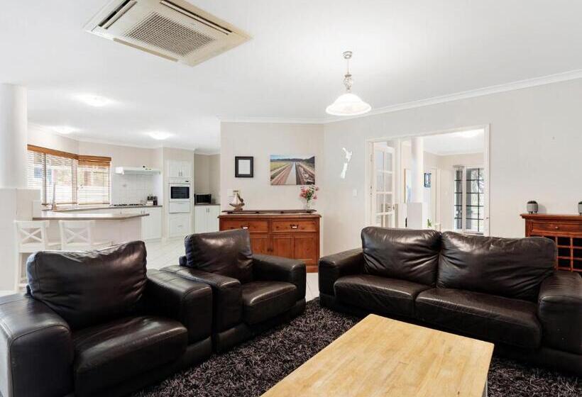 Aqua La Vista Mandurah