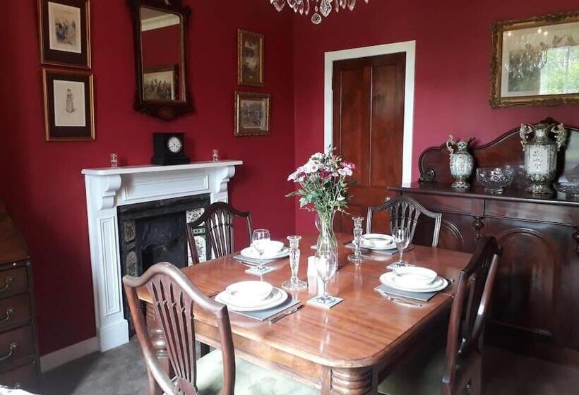 Beautiful Traditional Secluded Country Cottage