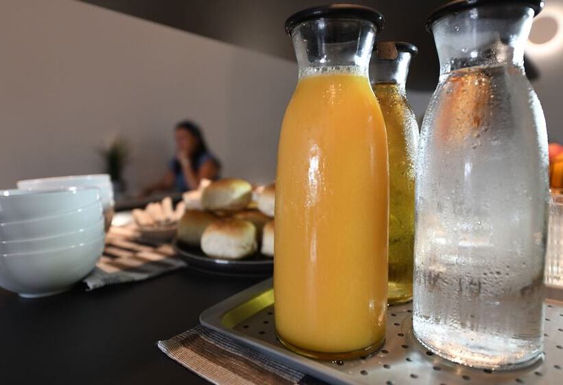 تختخواب و صبحانه Victoria By Petit Chic