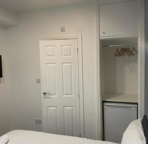 Luton Short Term Lets   Cardiff Road