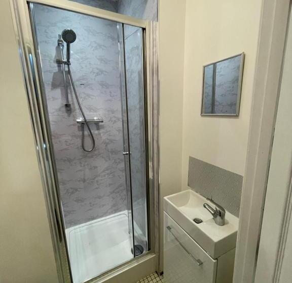 Luton Short Term Lets   Cardiff Road