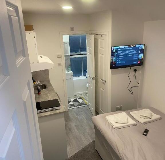 Luton Short Term Lets   Cardiff Road