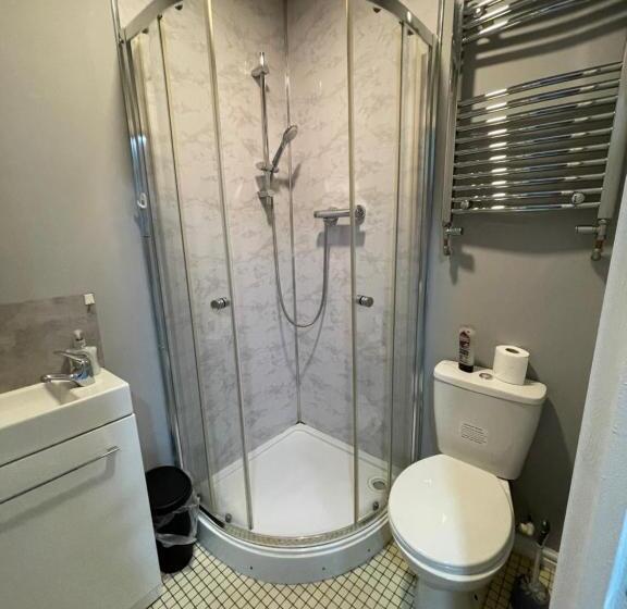 Luton Short Term Lets   Cardiff Road