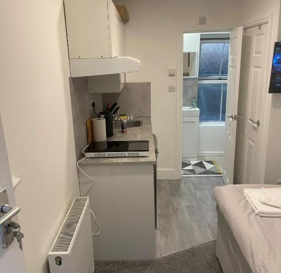 Luton Short Term Lets   Cardiff Road