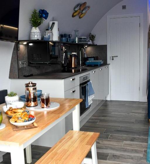 Derecroft Glamping Luxury Lodgepods