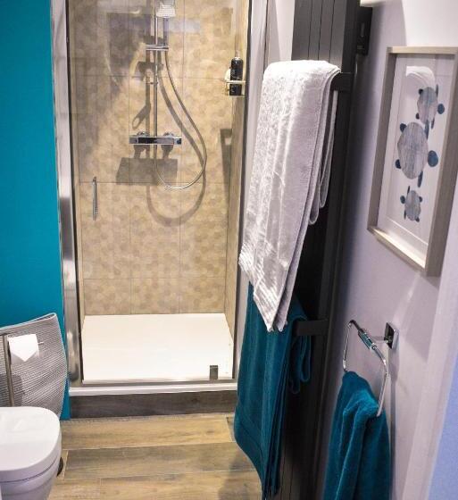 Derecroft Glamping Luxury Lodgepods