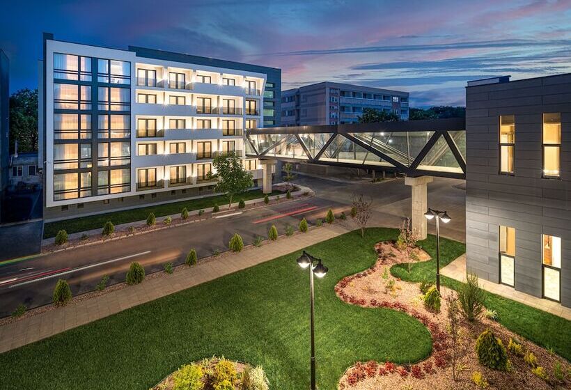 Отель Alma Health & Spa Retreat