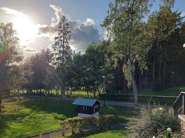 בית מלון כפרי Hôtel Parc Les Cigognes   Albé