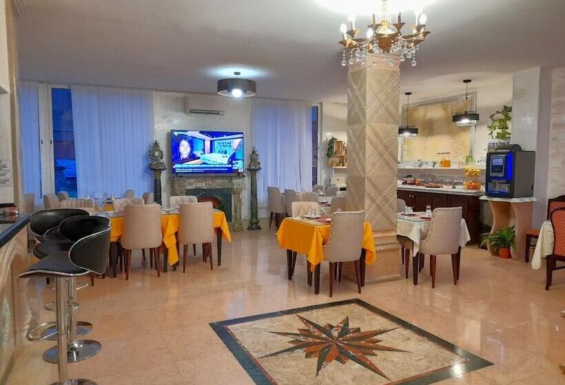 Отель Royal Paris Ivry