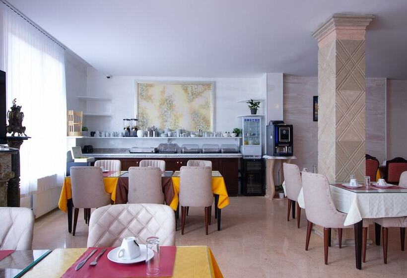 Отель Royal Paris Ivry