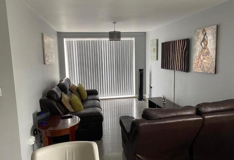 Modern 2 Bedrooms Fully Equipped Apartment With Garden, Free Parking, Free Wifi