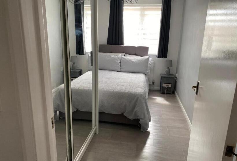 Modern 2 Bedrooms Fully Equipped Apartment With Garden, Free Parking, Free Wifi