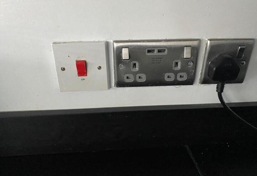 Modern 2 Bedrooms Fully Equipped Apartment With Garden, Free Parking, Free Wifi