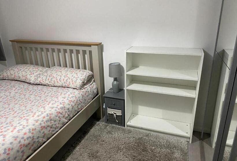 Modern 2 Bedrooms Fully Equipped Apartment With Garden, Free Parking, Free Wifi