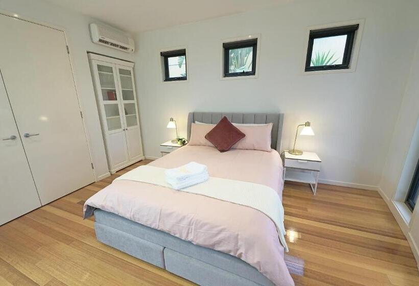 Luxury 7brm Entire House Lakeview Blackswans Wifi Bbq Resort