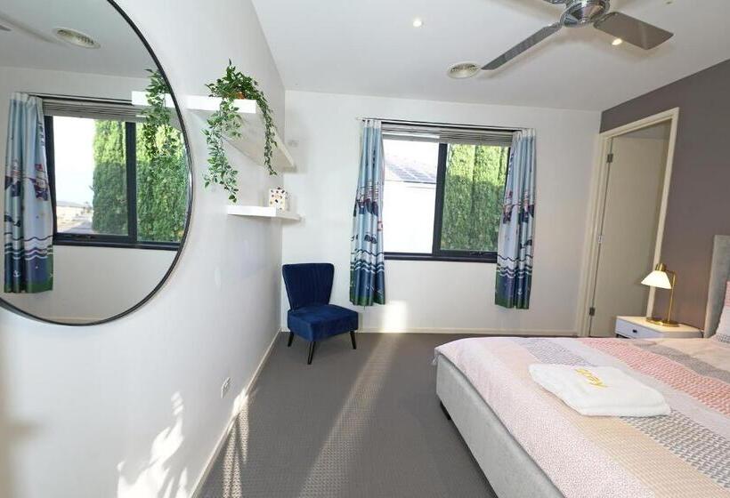 Luxury 7brm Entire House Lakeview Blackswans Wifi Bbq Resort