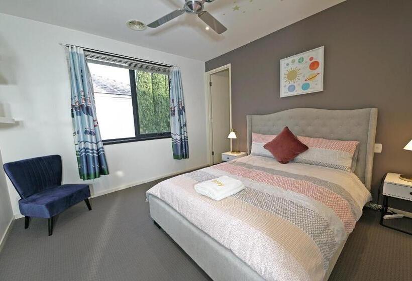 Luxury 7brm Entire House Lakeview Blackswans Wifi Bbq Resort