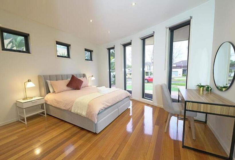 Luxury 7brm Entire House Lakeview Blackswans Wifi Bbq Resort